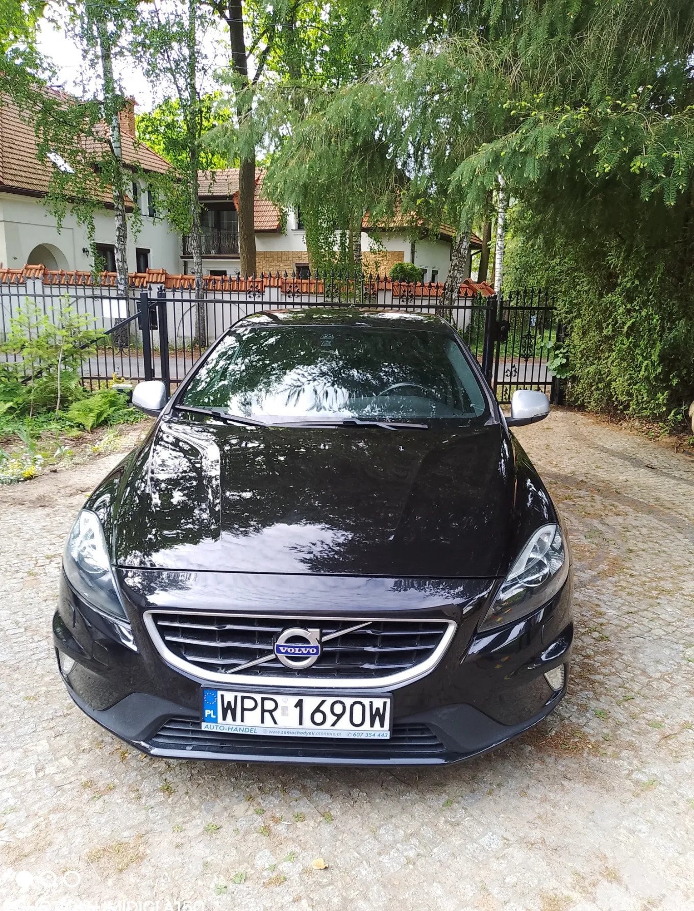 Volvo V40 cena 39900 przebieg: 225600, rok produkcji 2015 z Brwinów małe 56